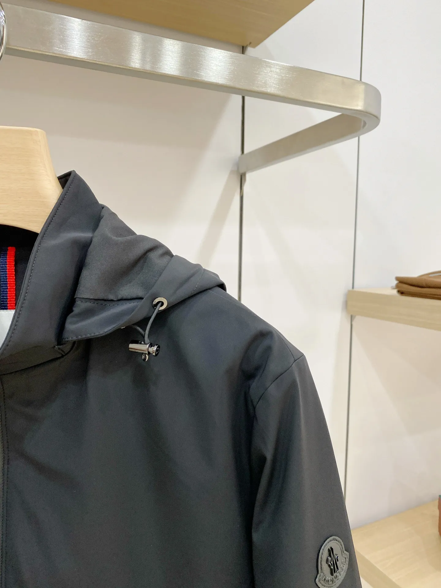 Moncler ： ， ， 。 ， ， ， 、 。 ： ， ， 、 。 Breathable， ， ， 。 ： ， ； ， ， 。 ， ， 。 ：Navy Blue、Khaki、Black ， ， 、 、 ， 。 Sizes：M-4XL